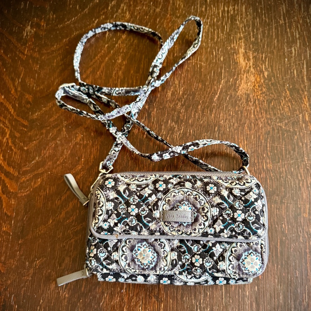 Vera Bradley small crossbody purse wallet b/w/blue floral excellent condition